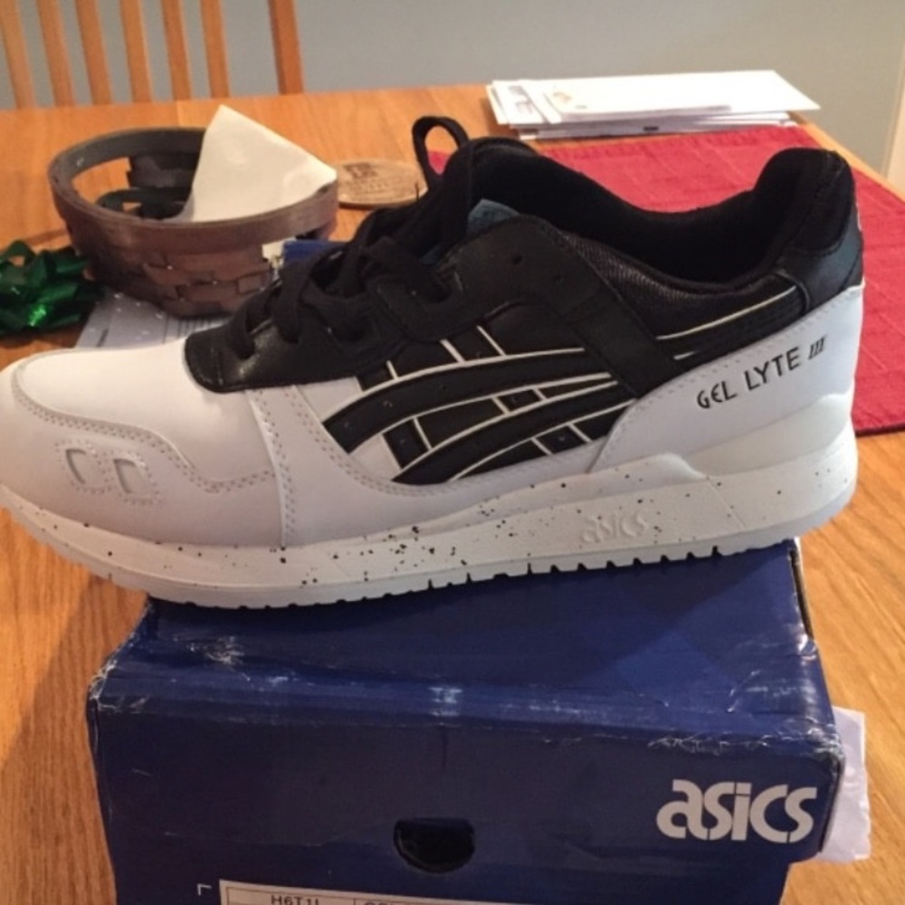 EXCLUSIVE ASICS GEL LYTE III  *never worn*